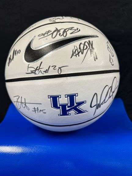 2016-2017 Team signed ball
