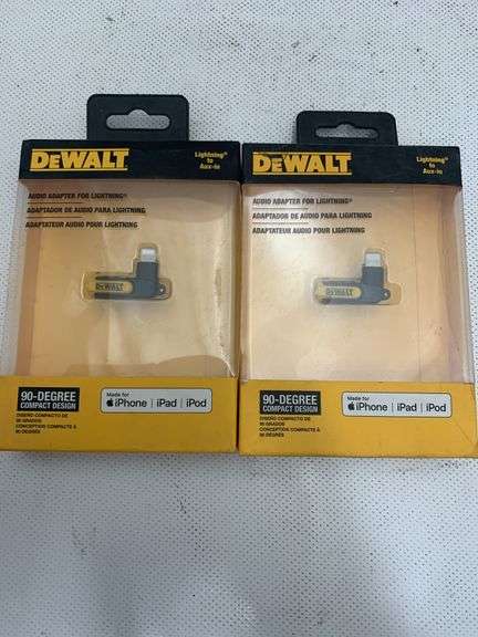 (2) DEWALT
90° Audio Adapter for Lightning
