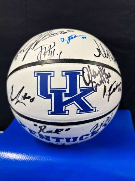 2013/2014 Team Signed Ball / see pics