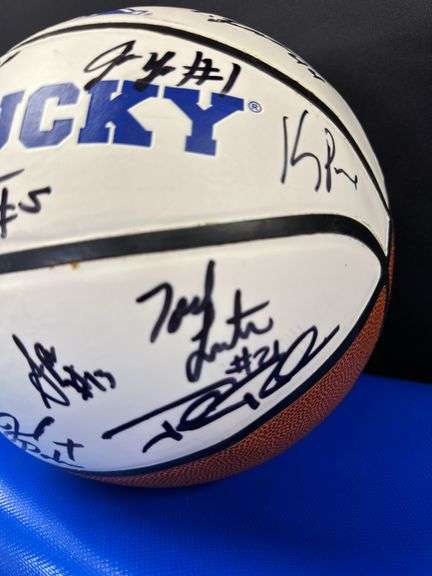 2013/2014 Team Signed Ball / see pics