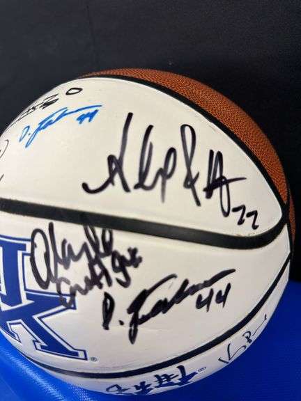 2013/2014 Team Signed Ball / see pics