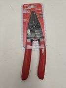 Milwaukee
10-28 AWG Multi-Purpose Wire Stripper / Cutter with Reinforced Head and Dipped Grip