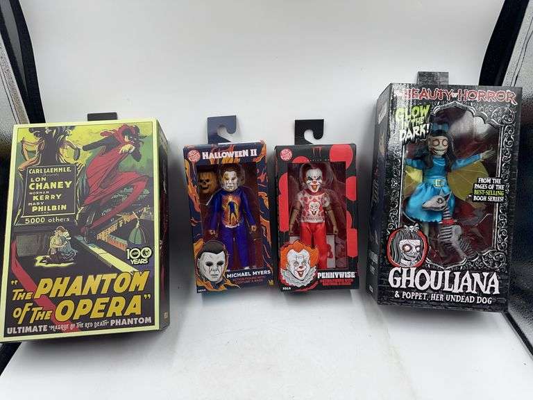 Phantom of the Opera (1925) - 7” Scale Action Figure - Phantom of the Opera "Masque of the Red Death", Michael Myers - Ben Cooper Costume Kids Collection - Series 9 Costumed Action Figure, Pennywise I