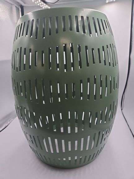 Read! Metal Cutout Round Patio Table