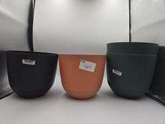 (4) Self Watering Plastic Indoor/Outdoor Planters 8"x8"
