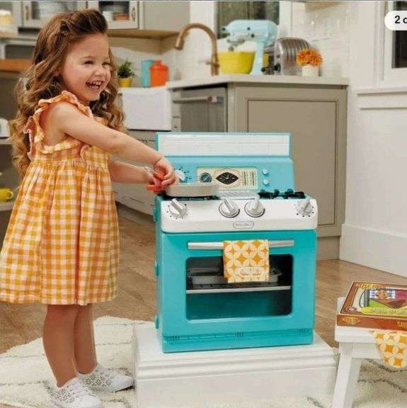 Little Tikes Retro ‘50s Inspired Oven Realistic Pretend Play Kitchen Appliance
