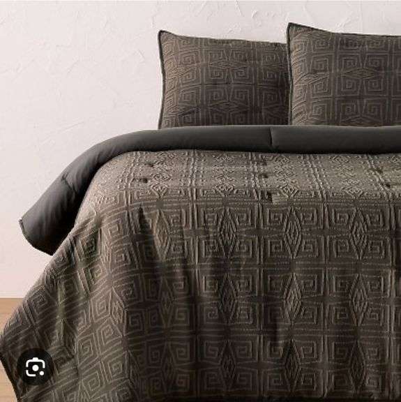 Opalhouse Twin/Twin Extra Long Geo Quilt and Sham Set Dark Gray