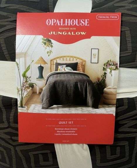 Opalhouse Twin/Twin Extra Long Geo Quilt and Sham Set Dark Gray