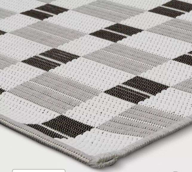 Linear Geo Outdoor Area Rug - Room Essentials 3'11"x5'5"