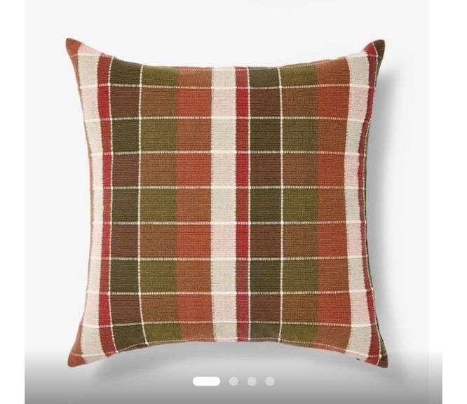 3pc Threshold Decorative Pillows 24"x24" Holiday GRD