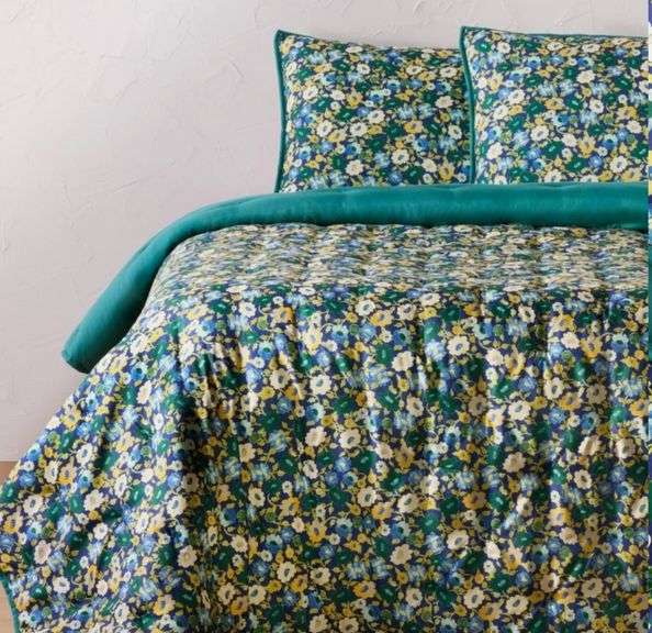 OPALHOUSE~Twin/XL TWIN Printed SUZ FLOWERs Quilt and Sham Set~Blue