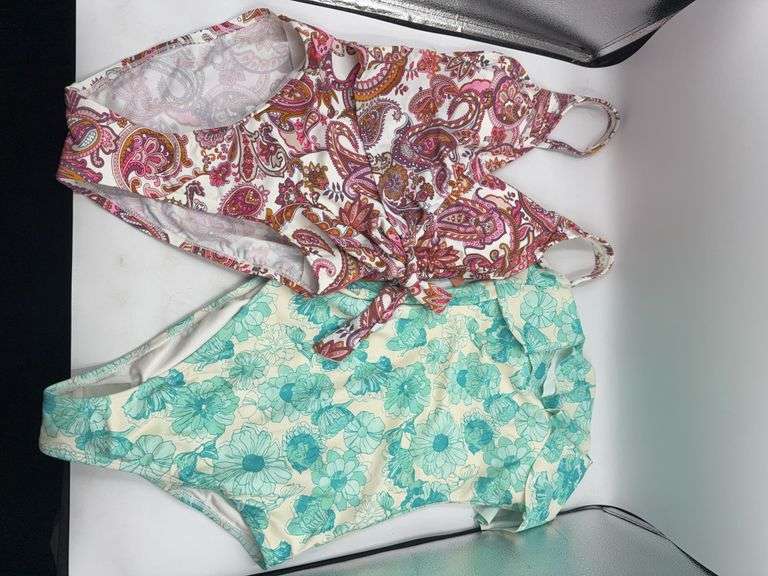 (2) Shade & Shore Women’s XS 0/2 One-Piece Swimsuits