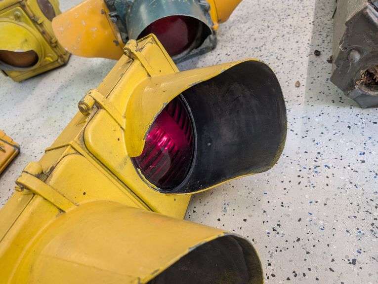 Vintage traffic signal. Make Unknown