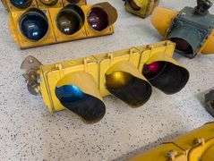 Vintage traffic signal. Make Unknown