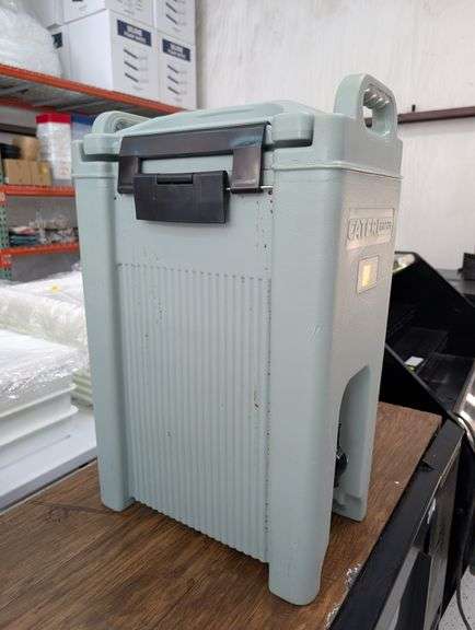 5 gallon Cater Gator drink dispenser.