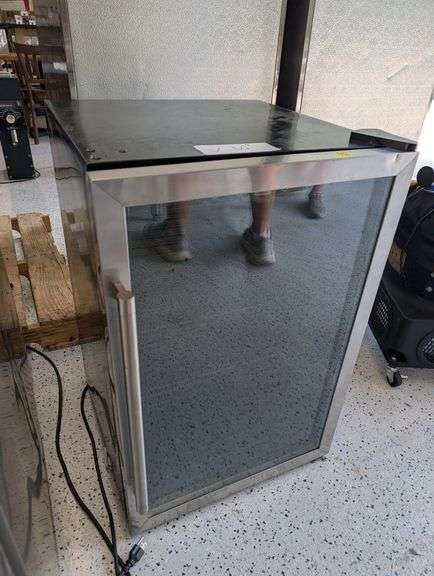 Frigidaire Model: EFMIS155 beverage cooler