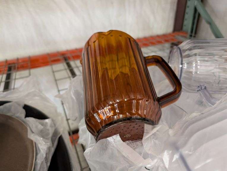 Lot of 25 32 ounce Winco water pitchers