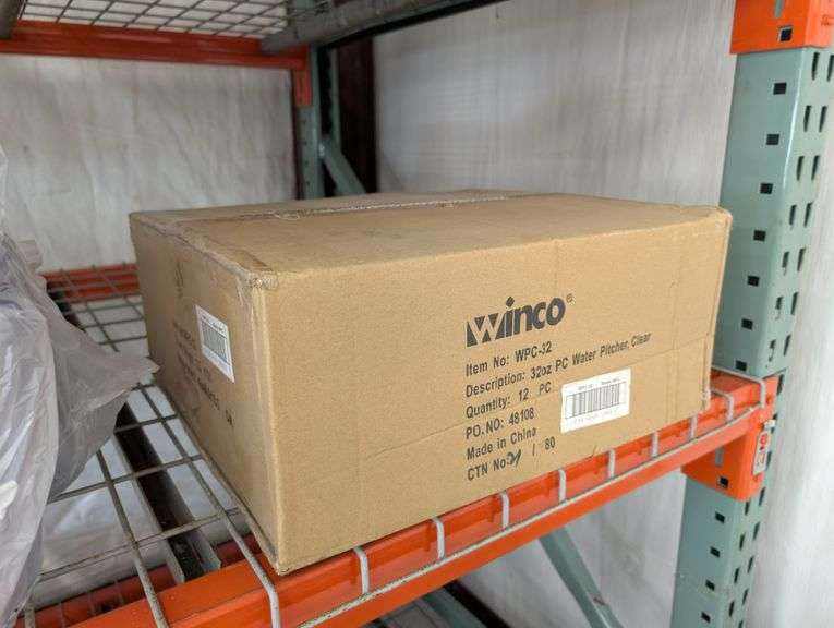 Lot of 25 32 ounce Winco water pitchers