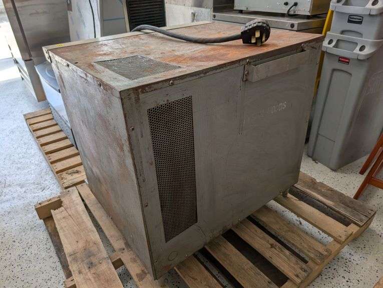 Hobart CN85 convection oven.