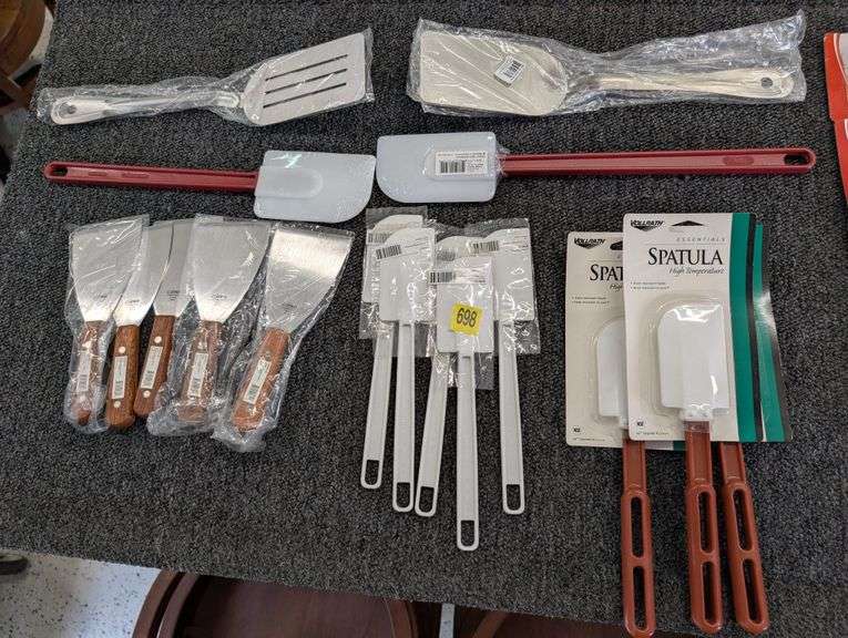 Bulk lot of various different types and sizes spatulas