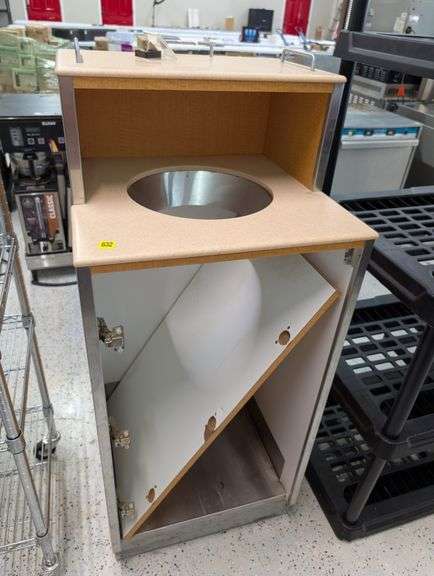 Rolling trash can cover
