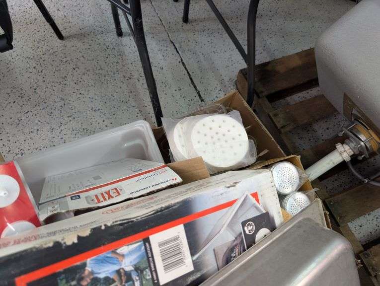 Large misc pallet lot of various restaurant wares