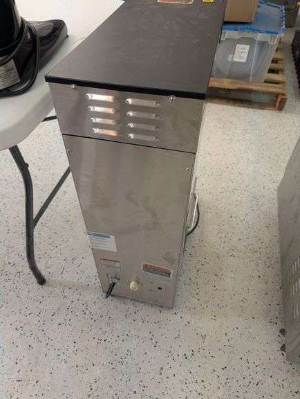 Bunn ITCB-DV Coffee/Tea Maker With Shelf