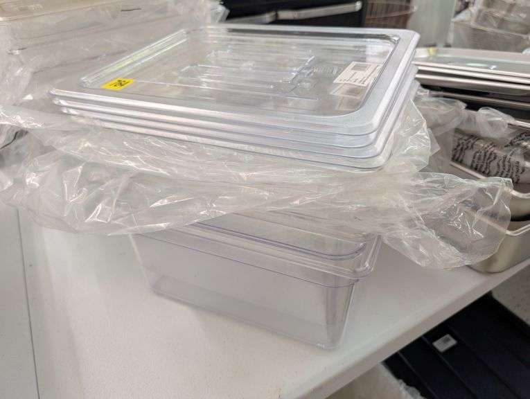 Four plastic 1/2 insert pans with lids