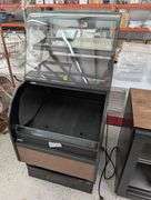 Oasis COU2757R Refrigerated Display Case