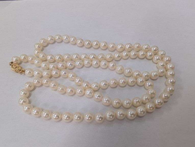 UNK Pearl Necklace