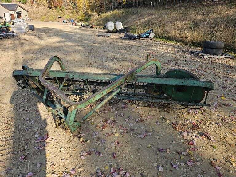 John Deere mod. 350 Hay Rake