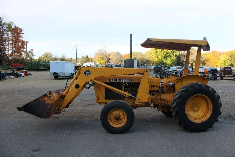 1976 John Deere 301-A tractor w/loader
