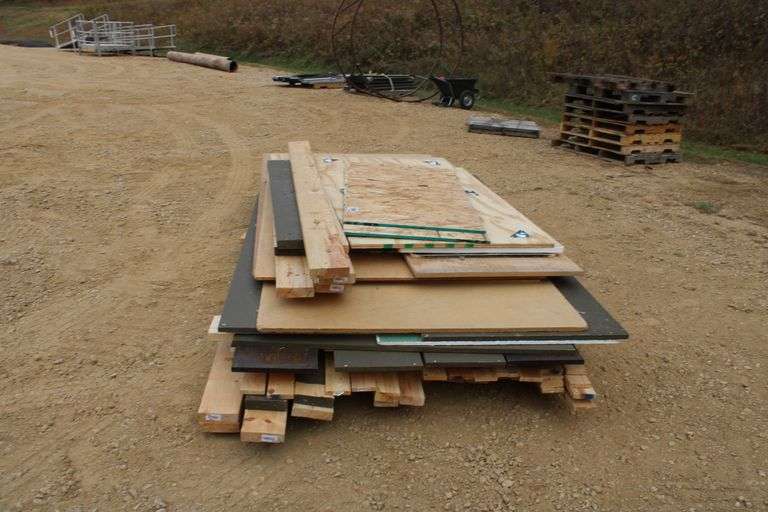 Pallet of random lumber & plywood - Lee Real Estate & Auction Service