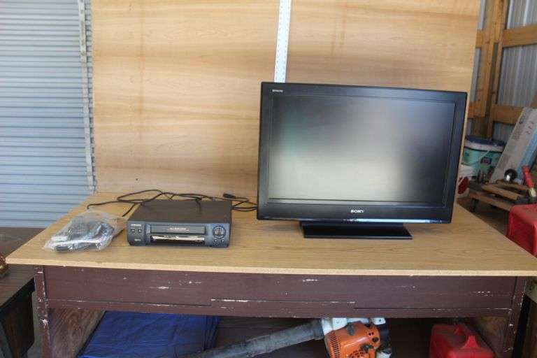 Sony 32" flat screen TV w/VHS player & remotes Lee Real Estate