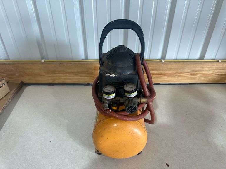 Est 2 Gal Air Compressor w/ Hose Lee Real Estate & Auction Service