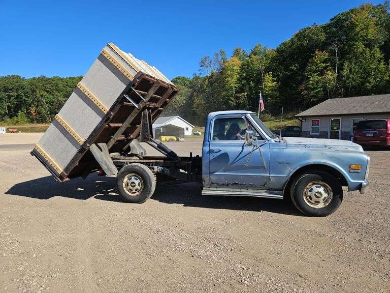 1972 Chevy 3/4 w/ Dump Box