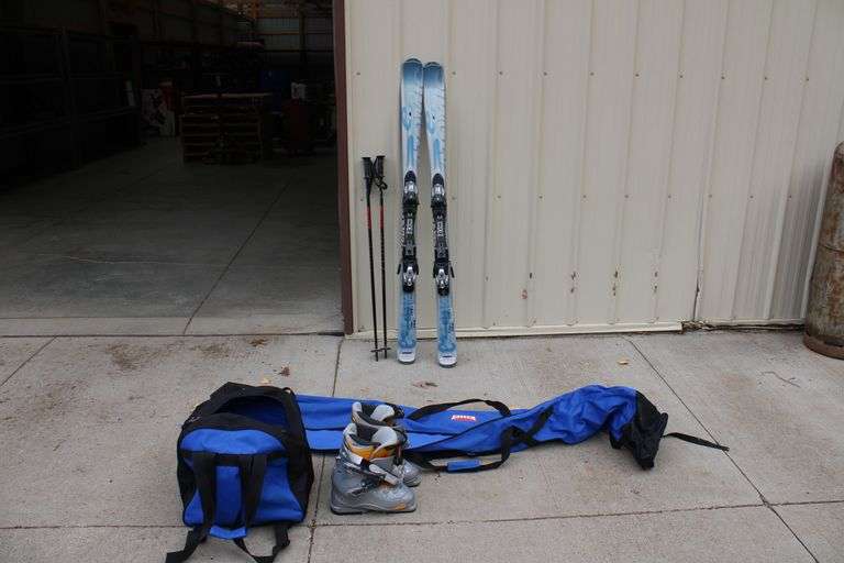 Atomic women's downhill skis & boots Lee Real Estate & Auction Service