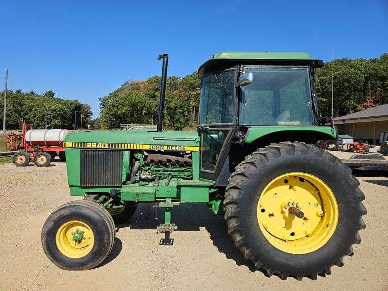 John Deere 2940 Diesel Tractor