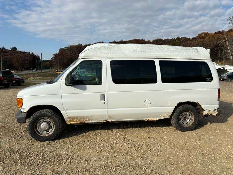 2004 Ford E-150 Van