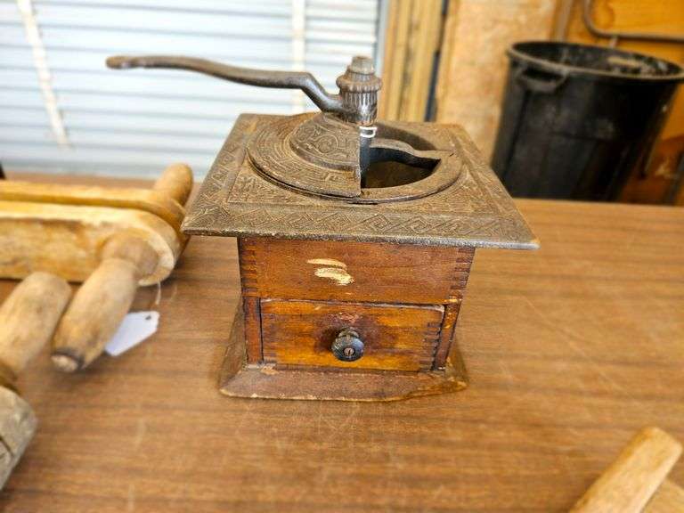 Kraut Cutters/Pickle Slicers/Coffee Grinder Lee Real Estate & Auction