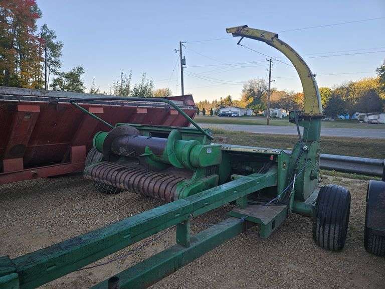 John Deere 3940 Chopper w/ Hay Head