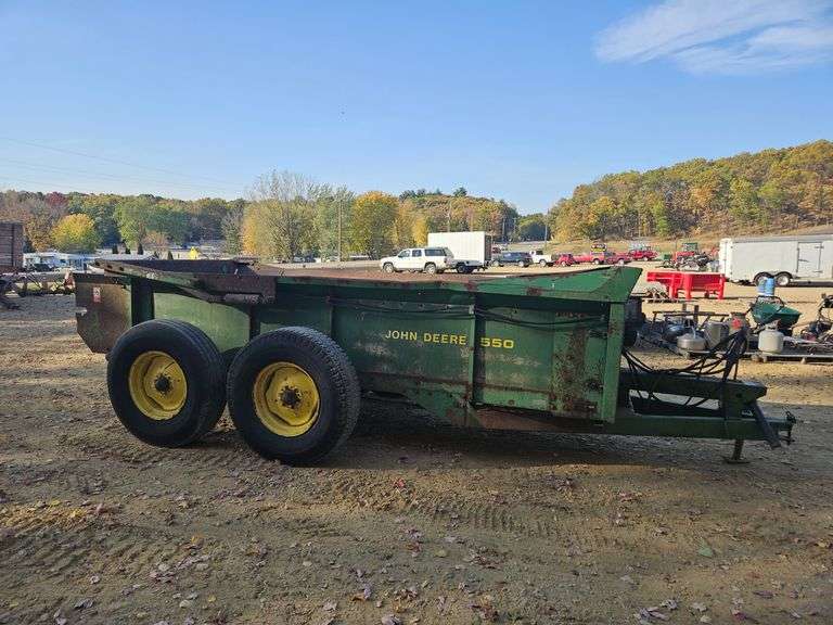 John Deere mod. 550 Manures Spreader/Wood Hauler