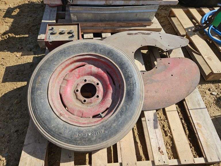 IH fenders, fan shroud tire w/rim & battery box w/battery Lee Real