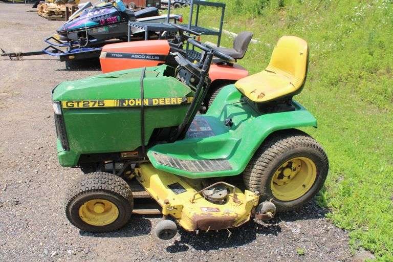 John Deere GT275 riding mower