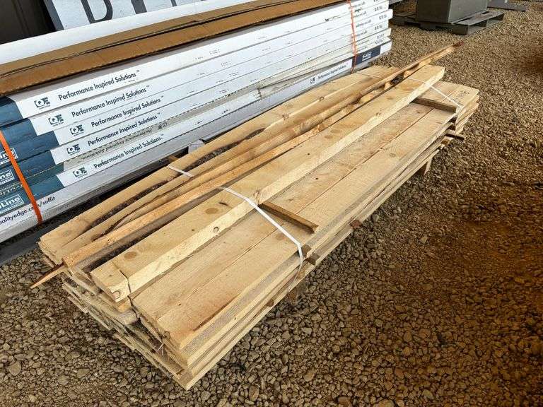 (33) Rough Sawn Pine 1" x 4"