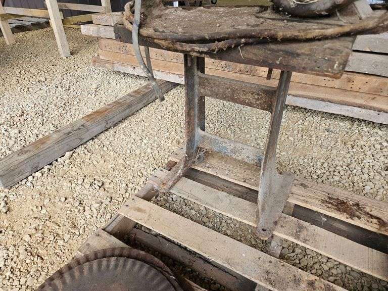(8) No-Till Discs and other Farm Items