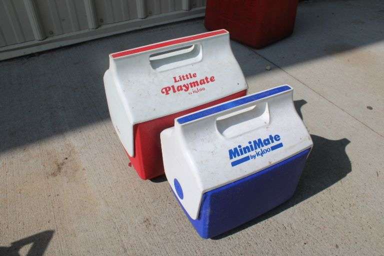 2 sm. Igloo coolers