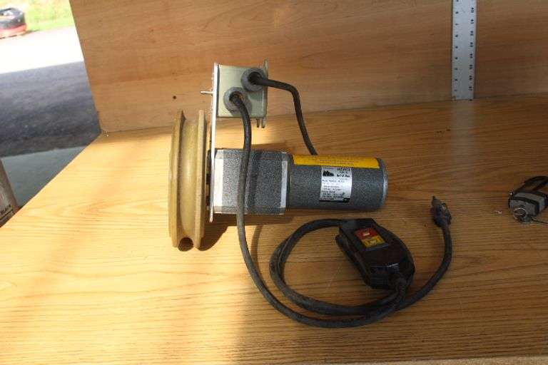 Hewitt Roll a Dock elec. motor w/pully, works