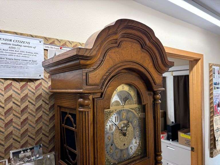 Howard Miller Grandfather Clock (read more)