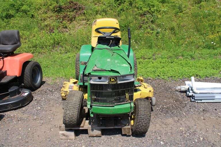 John Deere GT275 riding mower